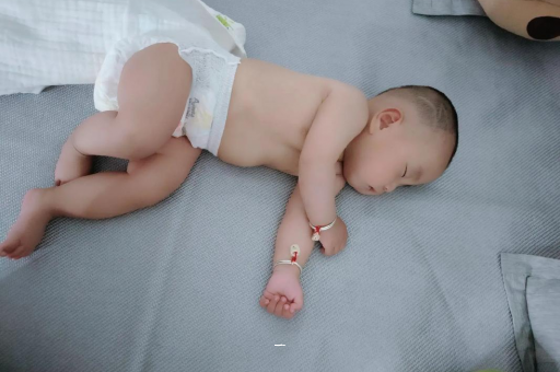 哪里可以供卵代生孩子宝宝胳膊上起红疙瘩